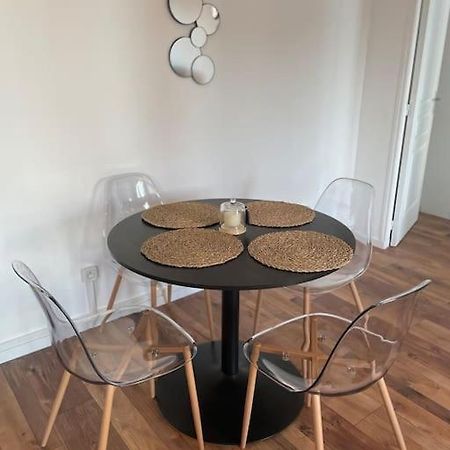 Bel Appartement Meyzieu Centre Proche Tramway Exteriör bild