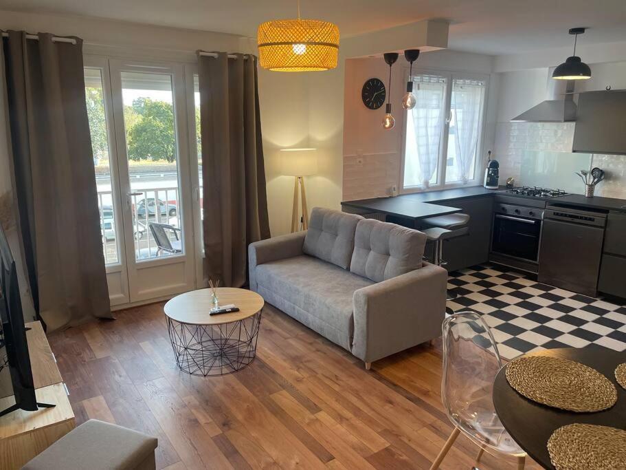 Bel Appartement Meyzieu Centre Proche Tramway Exteriör bild