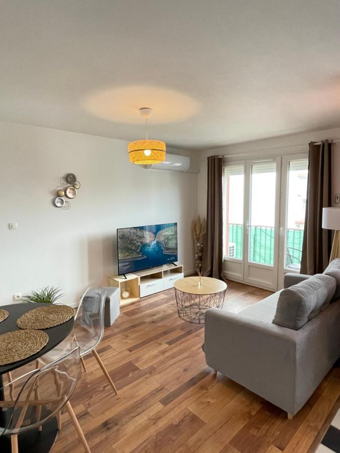Bel Appartement Meyzieu Centre Proche Tramway Exteriör bild