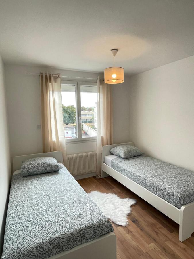 Bel Appartement Meyzieu Centre Proche Tramway Exteriör bild